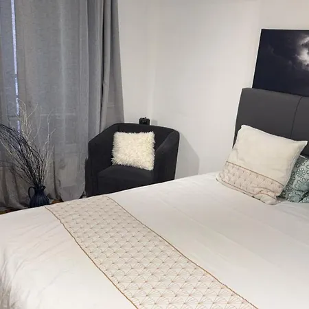 Charming 2br In Heart Of *