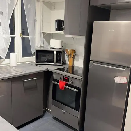 Charming 2br In Heart Of