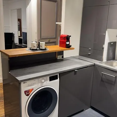 Charming 2br In Heart Of